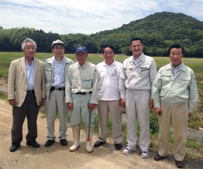 県議会農林水産委員会の一員として山口市南部を視察（2013年6月）