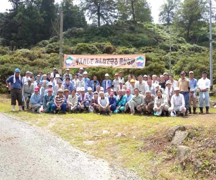 植栽樹保護手入運動実践活動に参加（2013年7月）