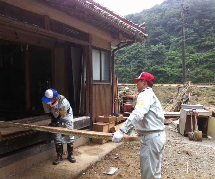 萩市小川地区での豪雨災害ボランティアに参加（2013年8月）