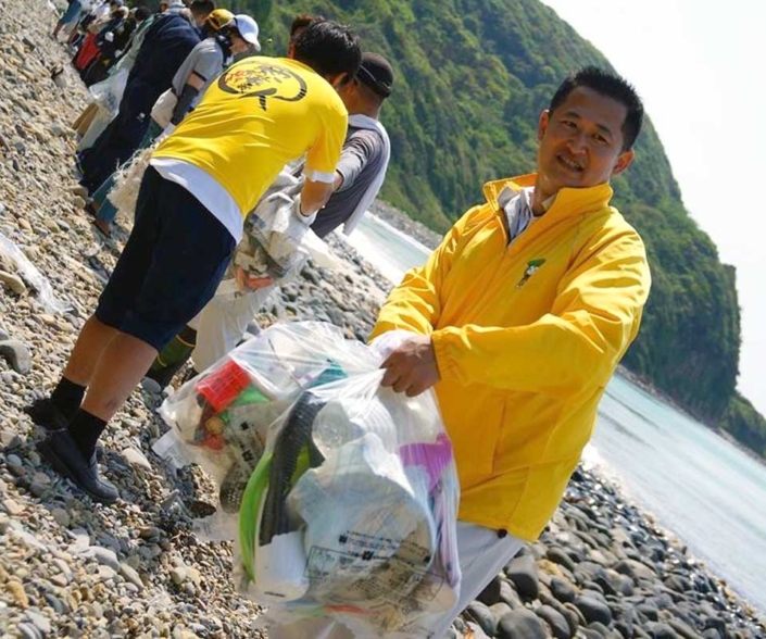日韓海峡海岸漂着ゴミ一斉清掃（2014年5月）
